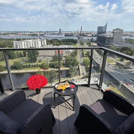 Apartment Sky & Cinema *